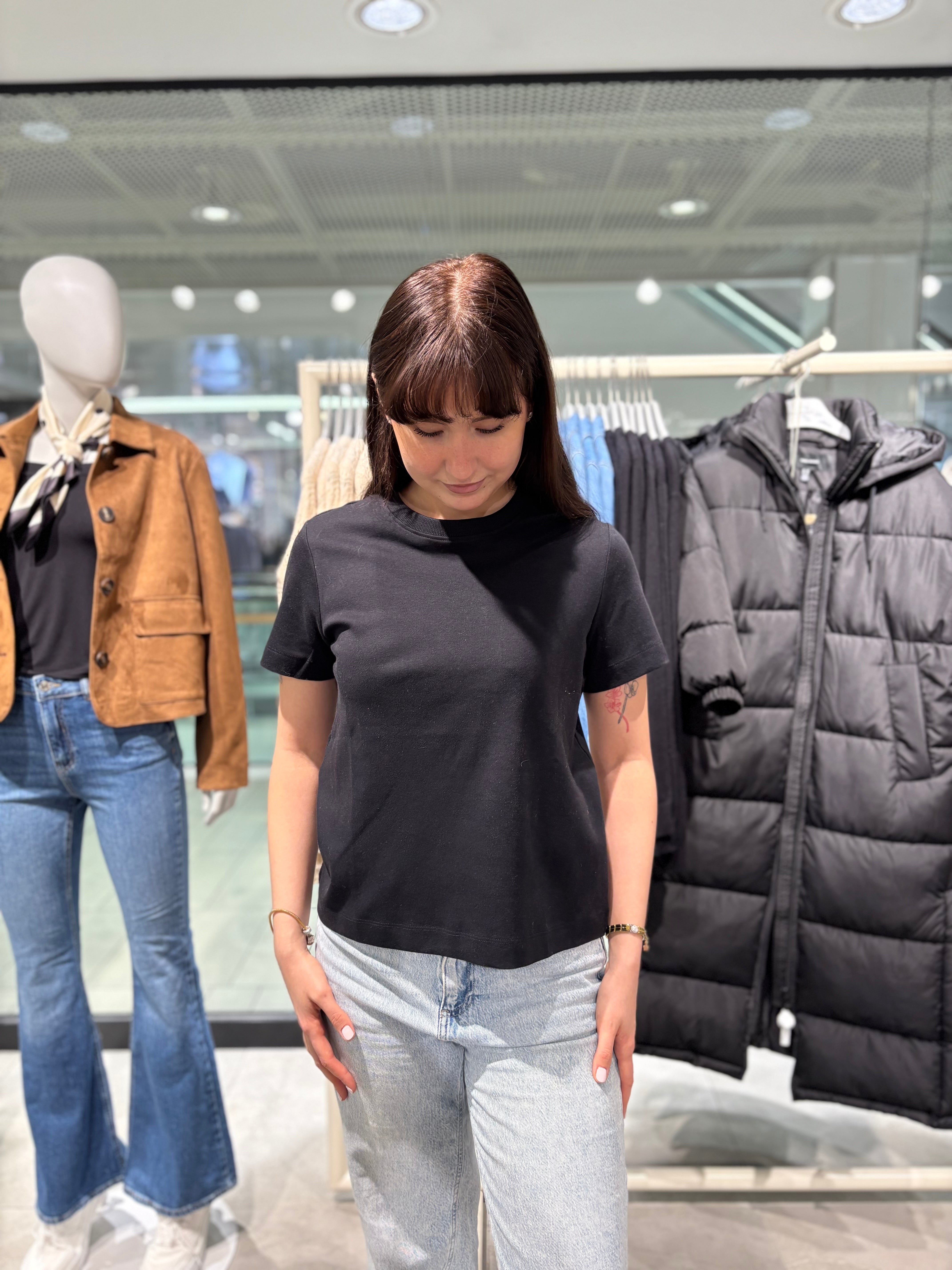 AWNAIMA T-Shirt - Black